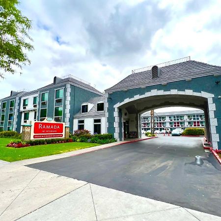מלון Ramada By Wyndham Anaheim Convention Center מראה חיצוני תמונה