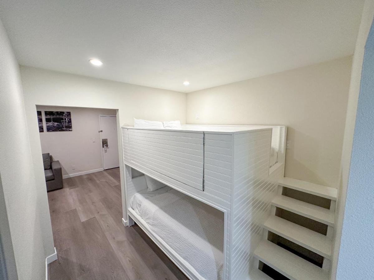 מלון Ramada By Wyndham Anaheim Convention Center מראה חיצוני תמונה