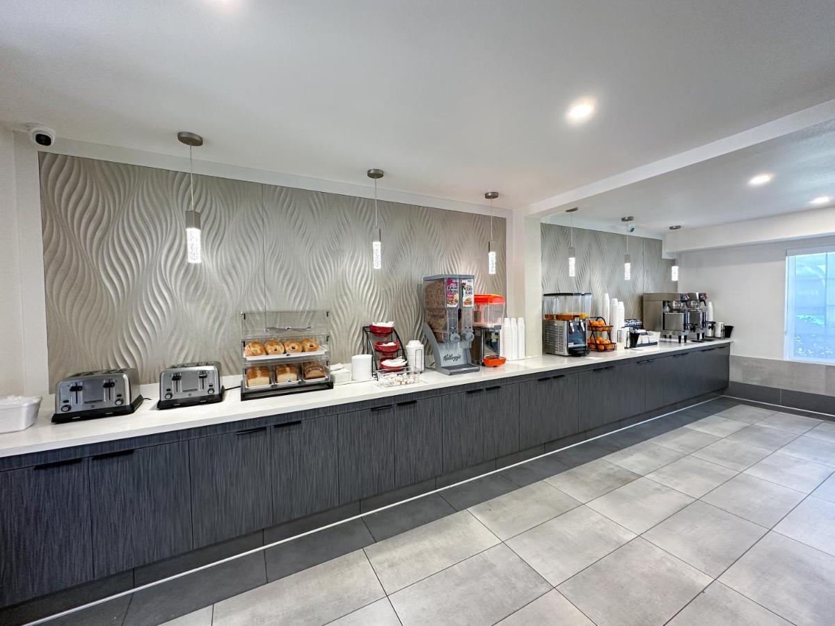 מלון Ramada By Wyndham Anaheim Convention Center מראה חיצוני תמונה