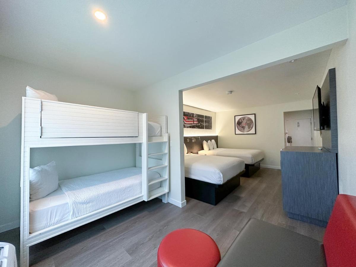 מלון Ramada By Wyndham Anaheim Convention Center מראה חיצוני תמונה