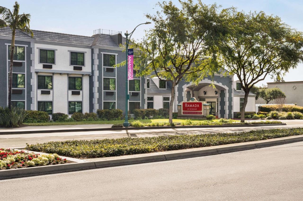 מלון Ramada By Wyndham Anaheim Convention Center מראה חיצוני תמונה
