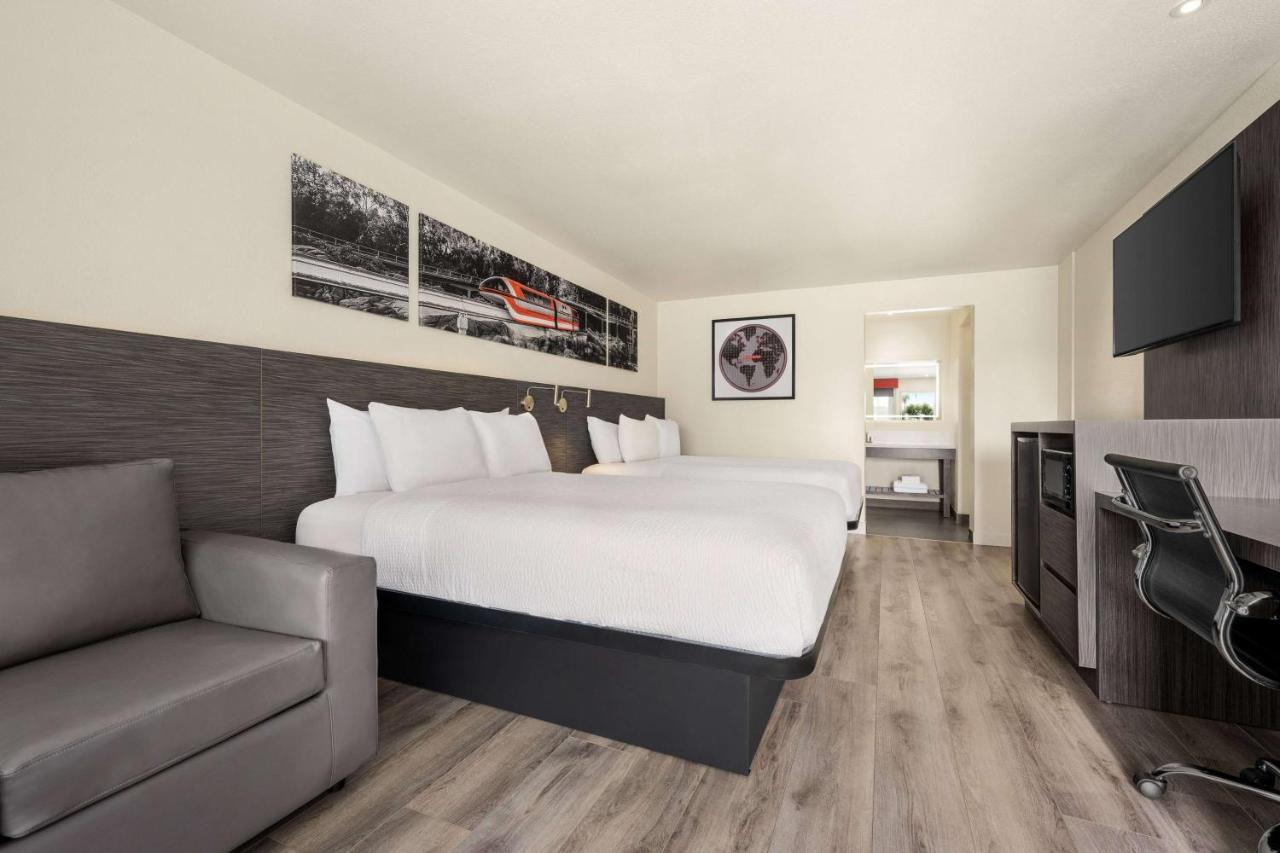 מלון Ramada By Wyndham Anaheim Convention Center מראה חיצוני תמונה