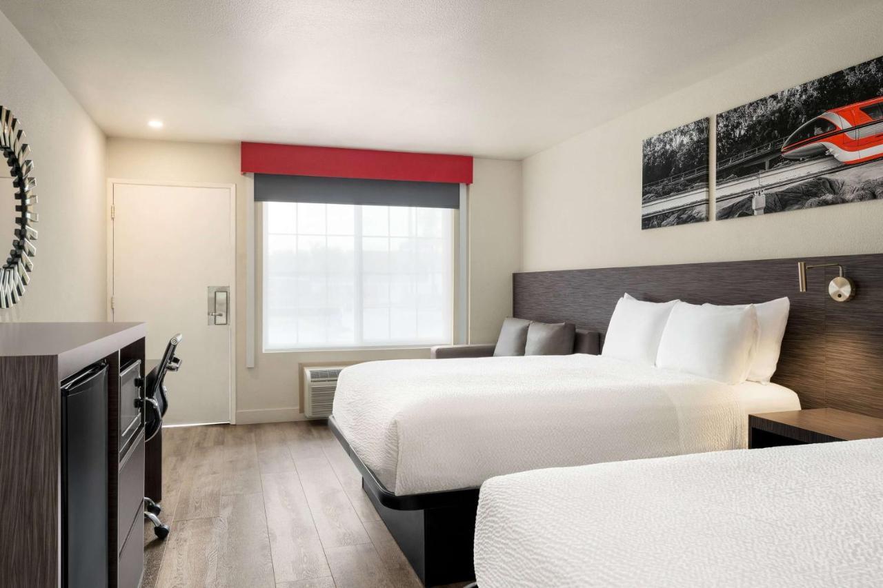 מלון Ramada By Wyndham Anaheim Convention Center מראה חיצוני תמונה