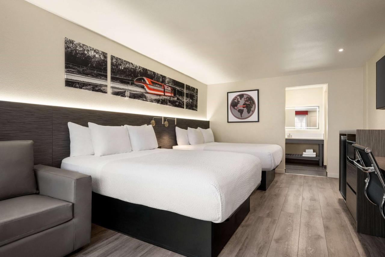 מלון Ramada By Wyndham Anaheim Convention Center מראה חיצוני תמונה