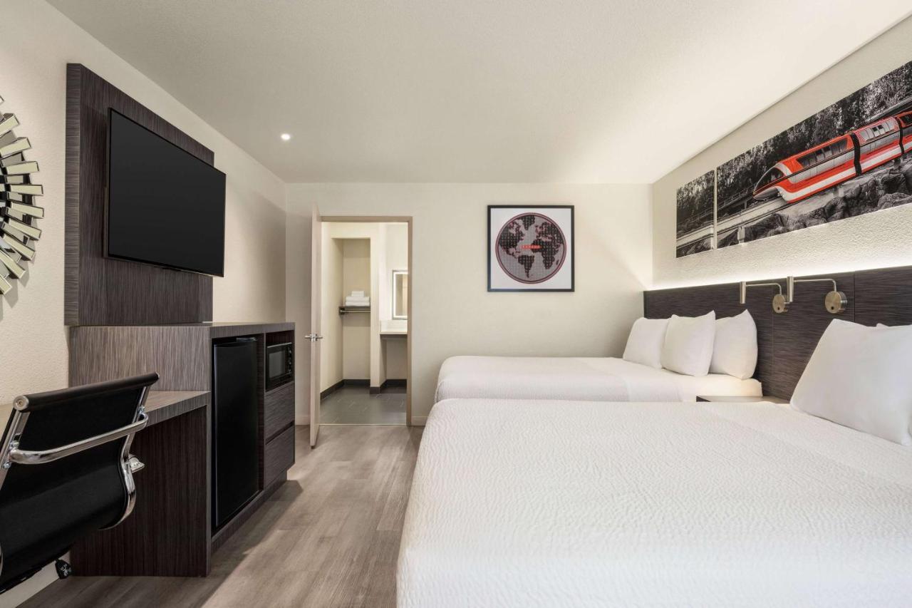 מלון Ramada By Wyndham Anaheim Convention Center מראה חיצוני תמונה